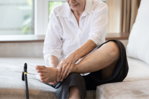 Man holding tingling feet